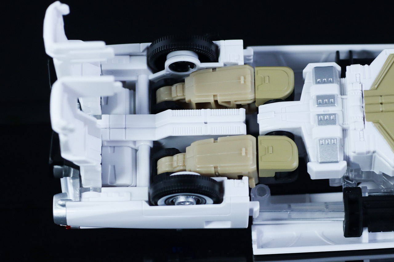 トランスフォーマー　ゴーストバスターズ エクトトロン／エクト-1　ロボットモード　レビュー　変形