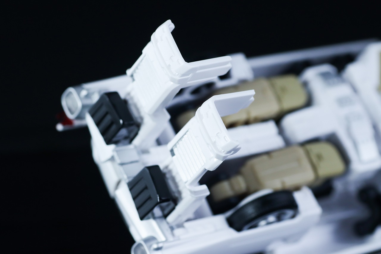 トランスフォーマー　ゴーストバスターズ エクトトロン／エクト-1　ロボットモード　レビュー　変形