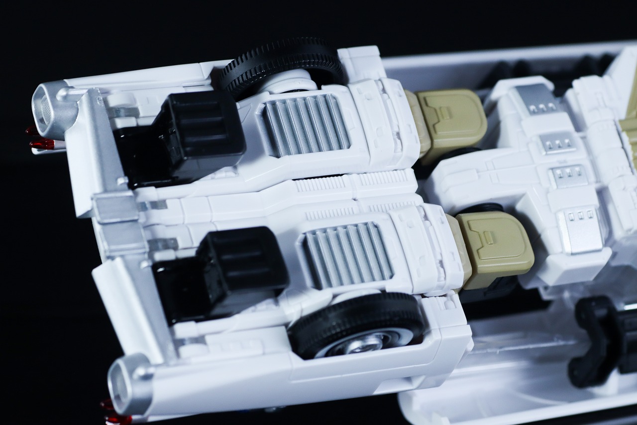 トランスフォーマー　ゴーストバスターズ エクトトロン／エクト-1　ロボットモード　レビュー　変形